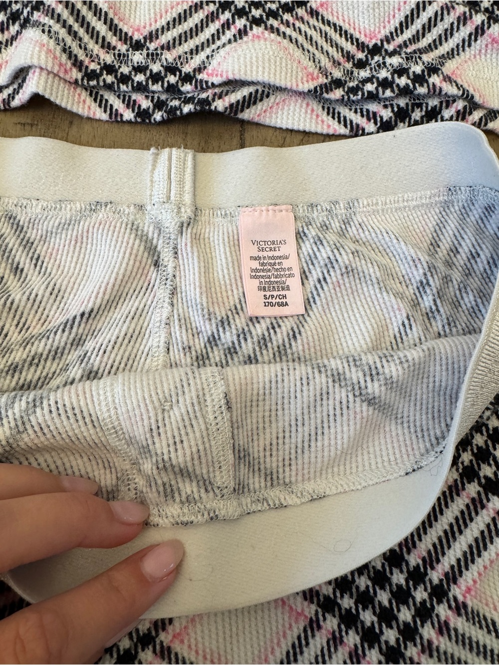 Victoria's Secret Pink, Black & White Plaid Girls Pajama Set - Picture 3 of 5